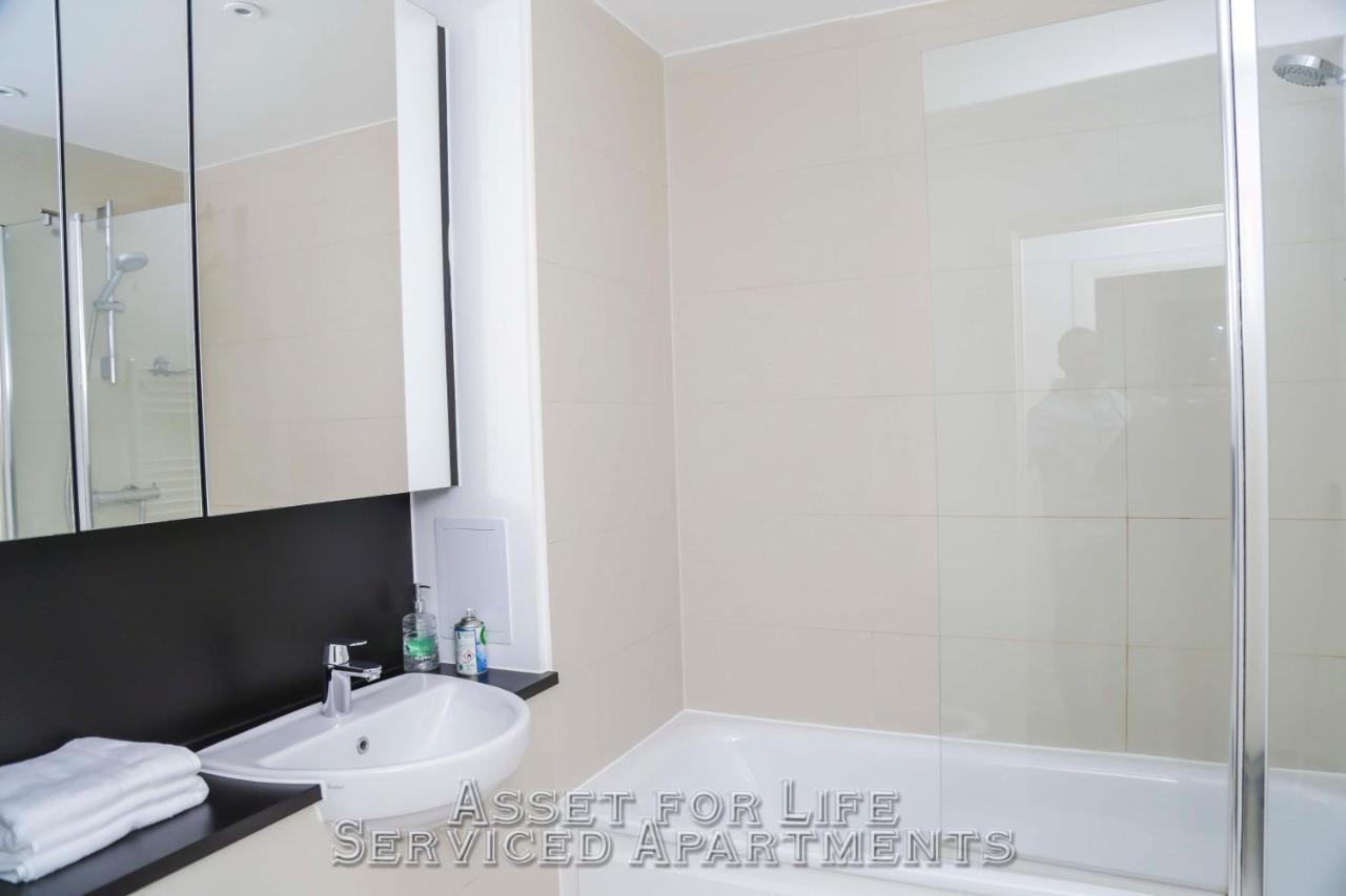 Pontoon Dock Key Workers Apartment Londres Exterior foto